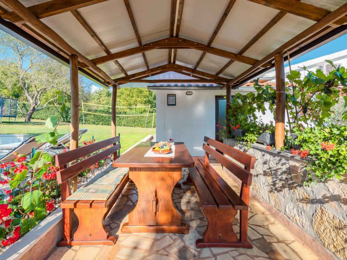 Holiday Home Hacienda - Pzn316 By Interhome Tinjan Eksteriør bilde